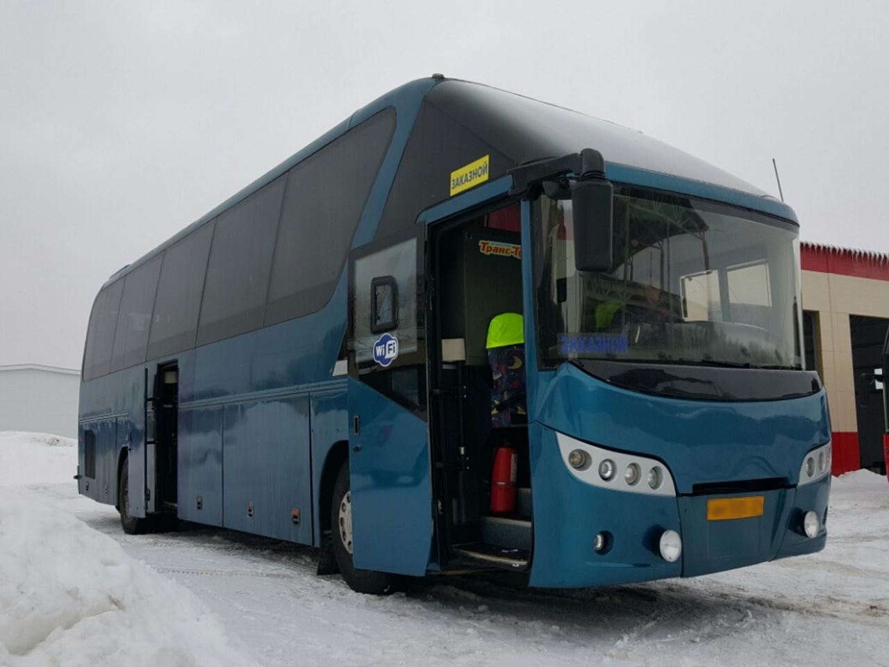 Заказ и аренда Neoplan Tourliner с водителем в Сургуте - Сургут-автобус